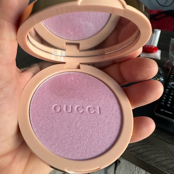 Gucci Other - Gucci gel highlighter in shade 02